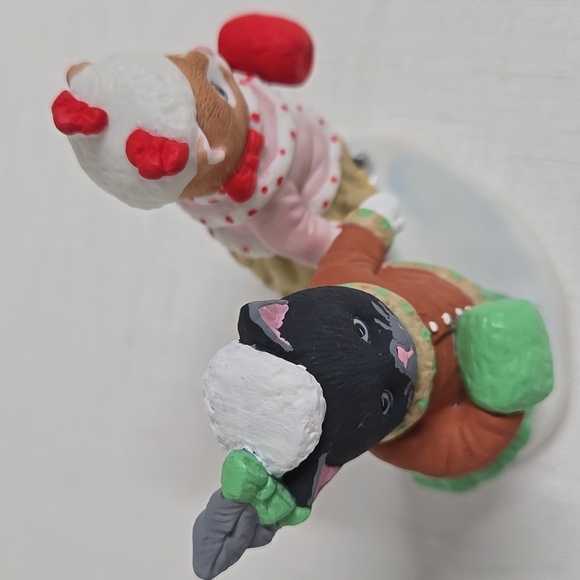 Altered Kitty Cucumber VTG Christmas Winter Decor 1992 Porcelain Ice Skaters - Picture 10 of 15